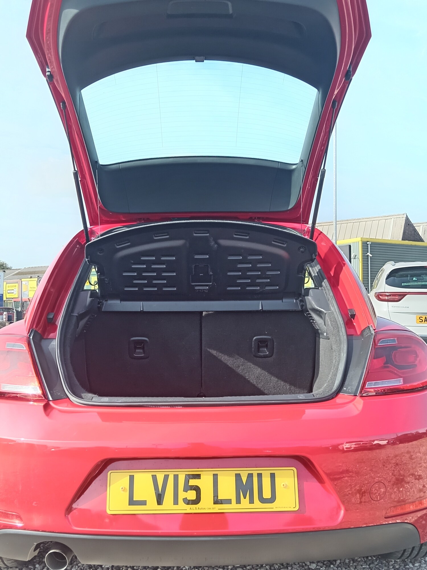 Used Volkswagen Beetle 2015 for sale - 76107456: Photo 14