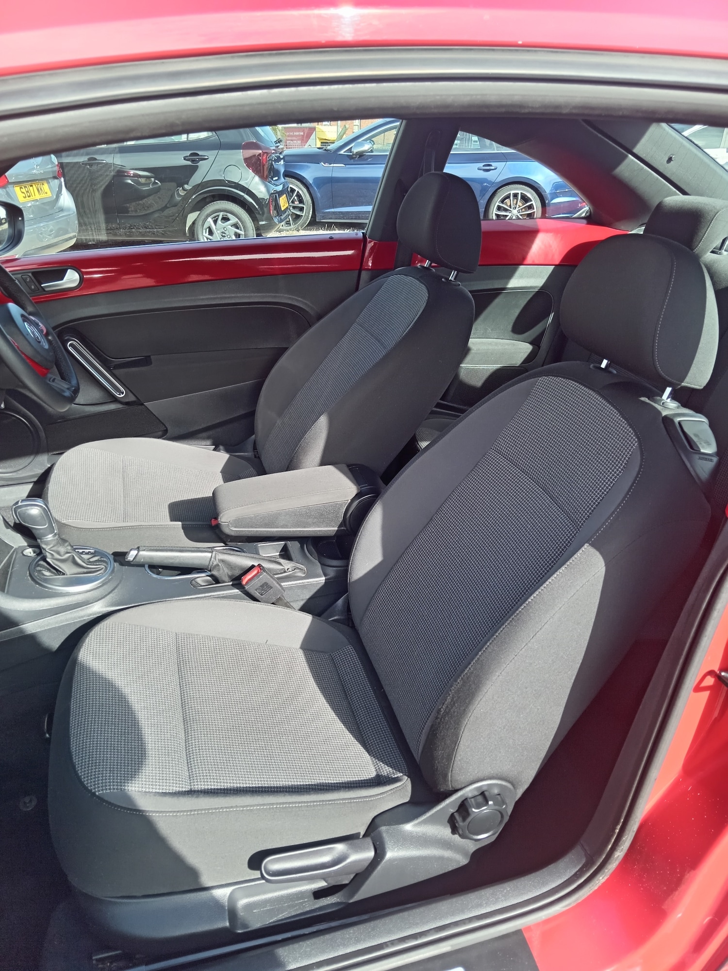 Used Volkswagen Beetle 2015 for sale - 76107456: Photo 9