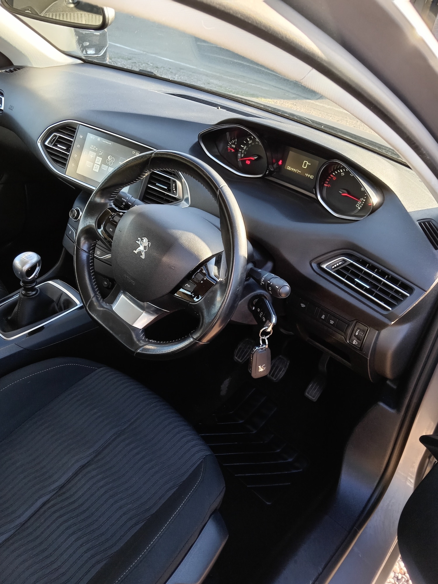 Used Peugeot 308 2017 for sale - 76041376: Photo 7