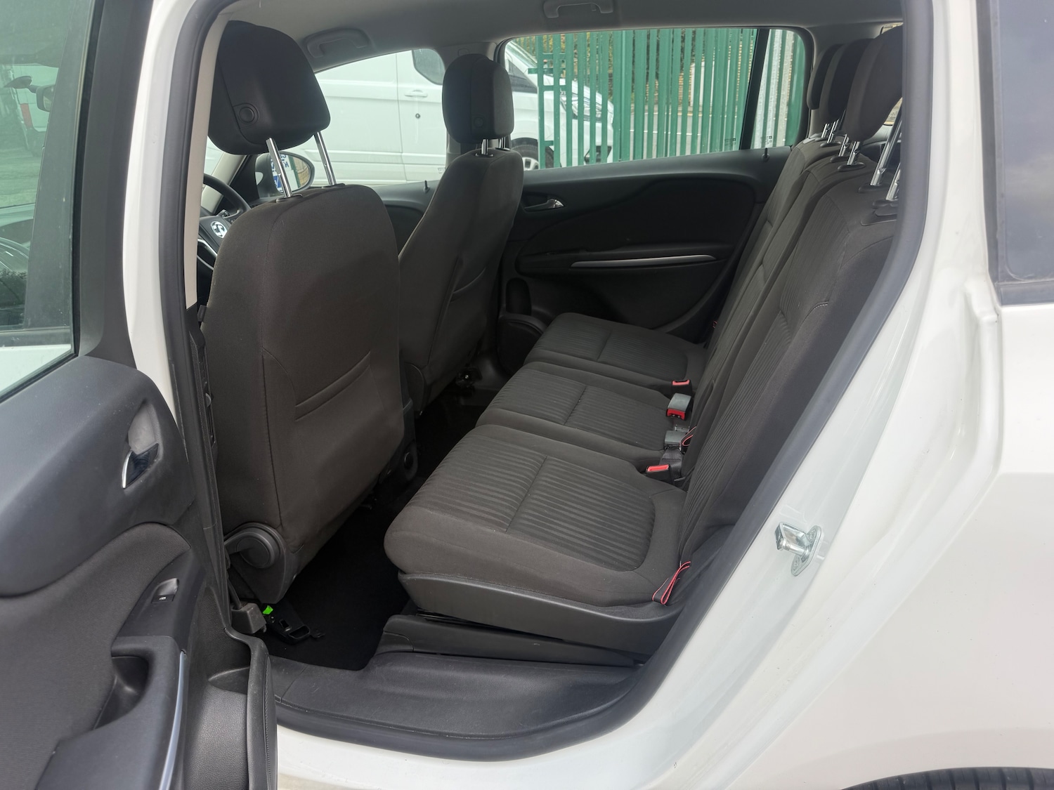Used Vauxhall Zafira Tourer 2016 for sale - 75999316: Photo 9