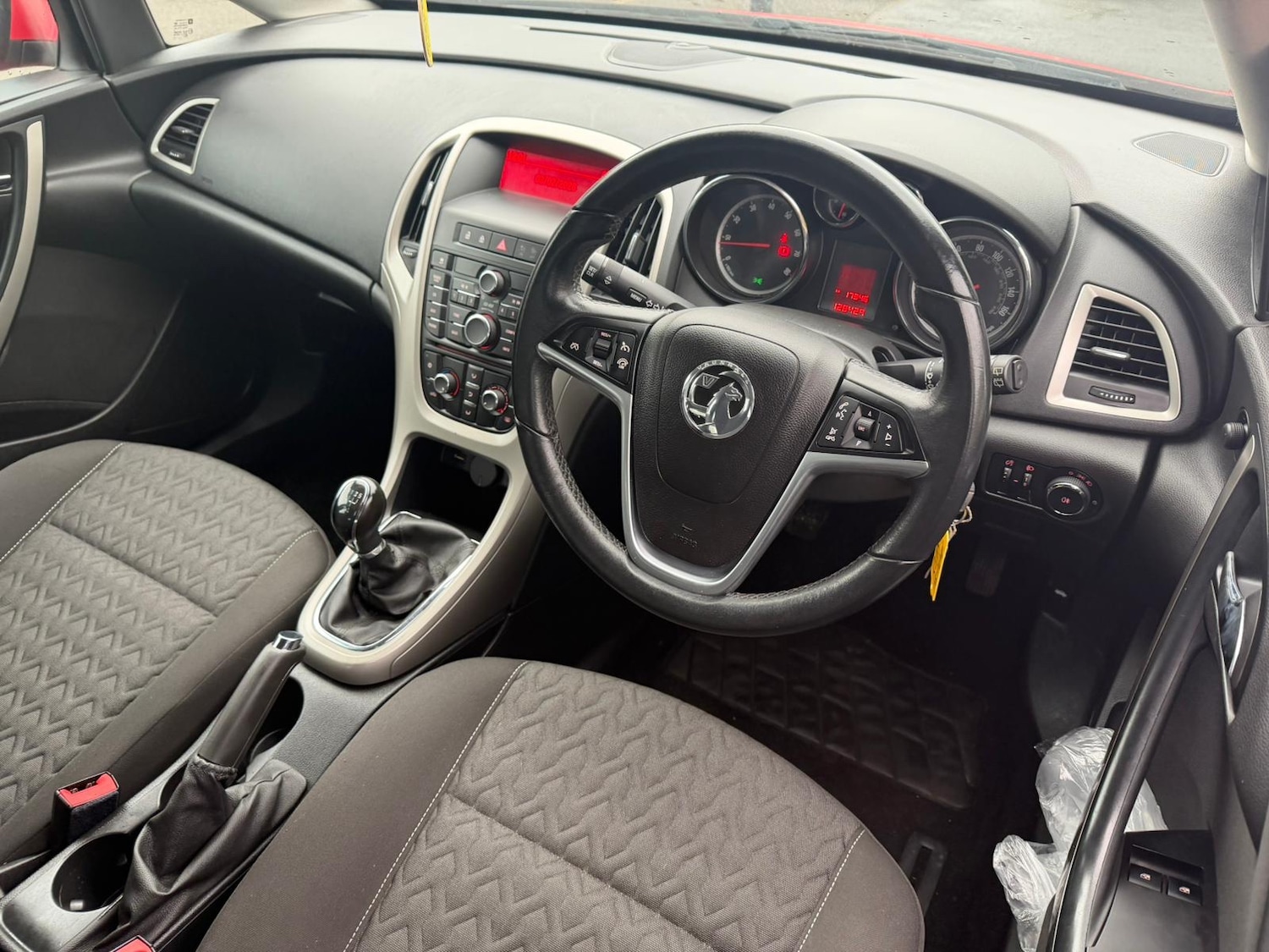 Used Vauxhall Astra 2013 for sale - 77420725: Photo 4