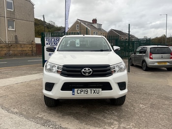 Used Toyota Hilux 2019 for sale - 76198327: Photo
