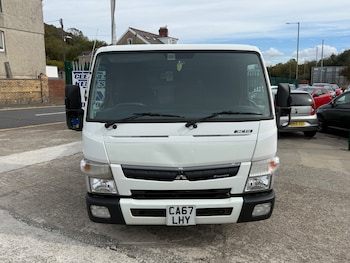Used Mitsubishi Canter 2018 for sale - 75982943: Photo