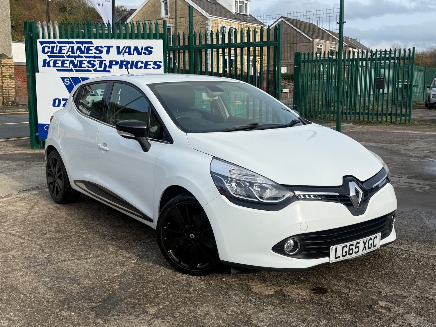 Used Renault Clio 2015 for sale - 76480826: Photo 1