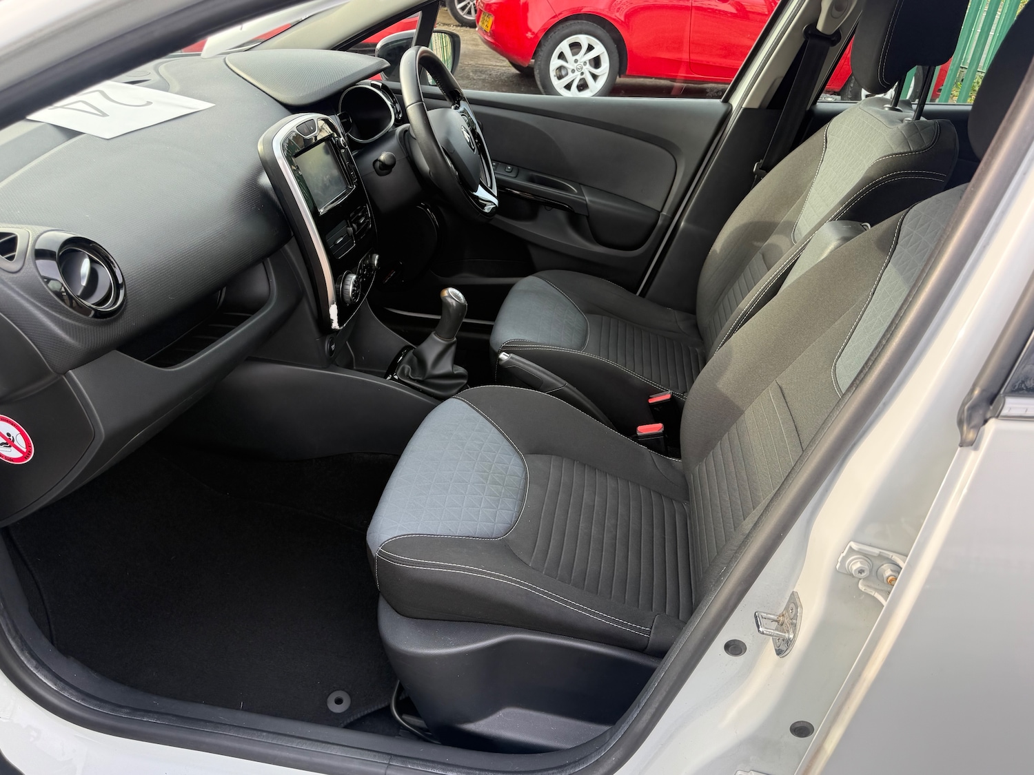 Used Renault Clio 2015 for sale - 76480826: Photo 11