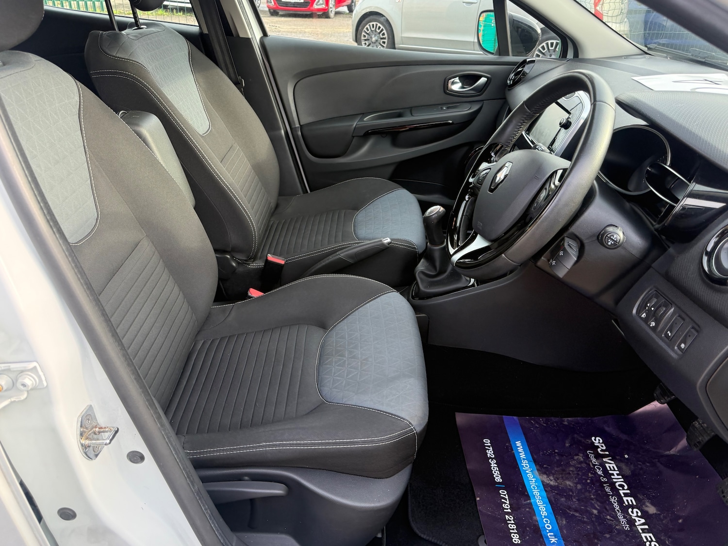 Used Renault Clio 2015 for sale - 76480826: Photo 12