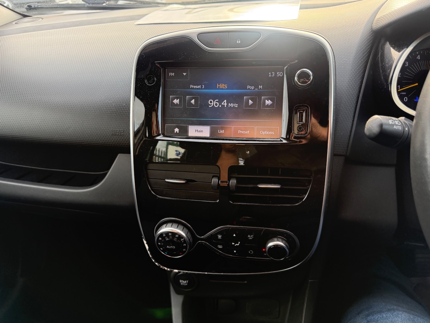 Used Renault Clio 2015 for sale - 76480826: Photo 14