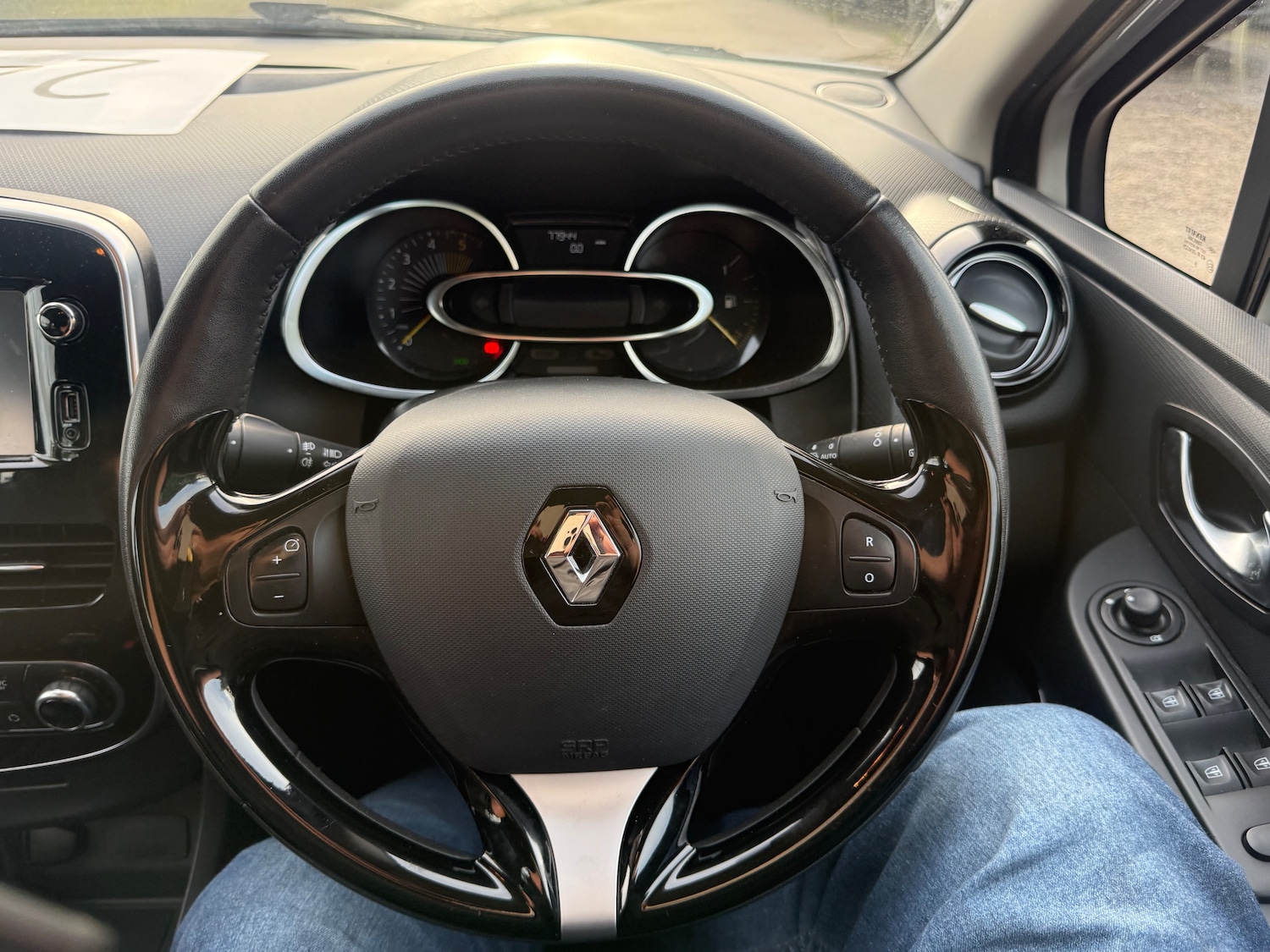 Used Renault Clio 2015 for sale - 76480826: Photo 15