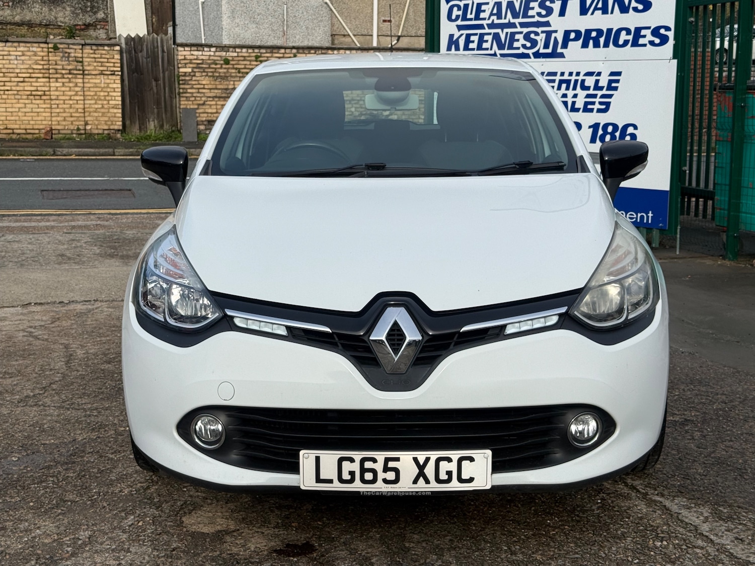 Used Renault Clio 2015 for sale - 76480826: Photo 2