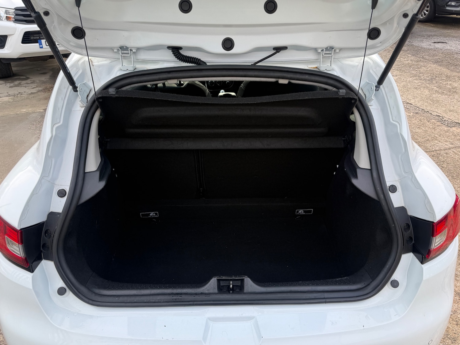 Used Renault Clio 2015 for sale - 76480826: Photo 8