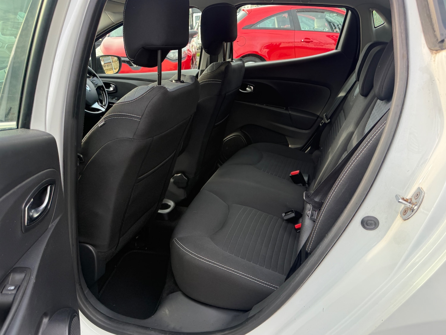 Used Renault Clio 2015 for sale - 76480826: Photo 9