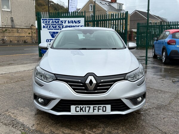 Used Renault Megane 2017 for sale - 76330389: Photo 2