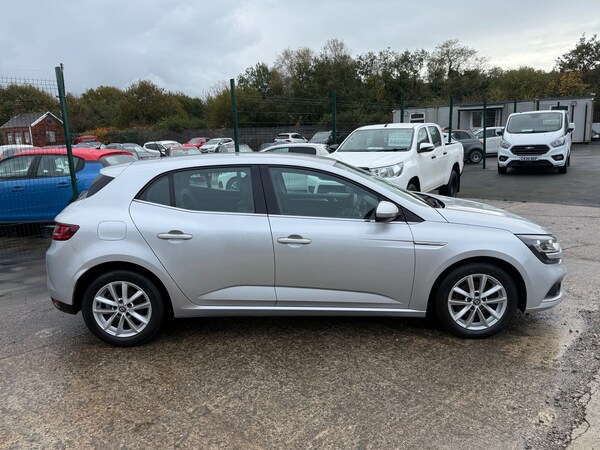 Used Renault Megane 2017 for sale - 76330389: Photo 6