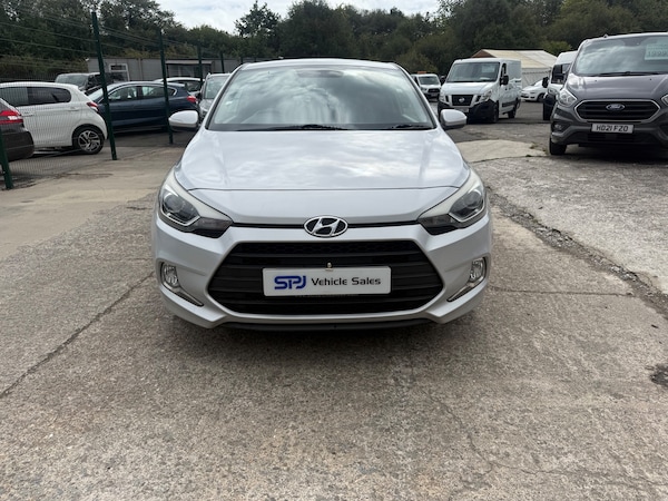 Used Hyundai i20 2015 for sale - 75216352: Photo 2