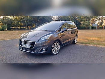 Used Peugeot 5008 2016 for sale - 79209365: Photo