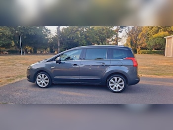 Used Peugeot 5008 2016 for sale - 79209365: Photo