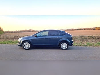 Used Ford Focus 2010 for sale - 77952210: Photo