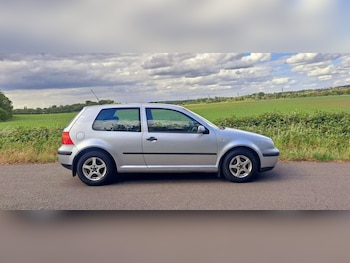 Used Volkswagen Golf 2002 for sale - 78819957: Photo