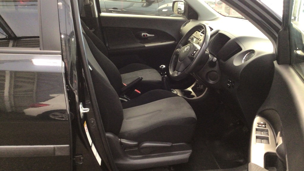 Used Toyota Urbancruiser 2012 for sale - 76466660: Photo 4