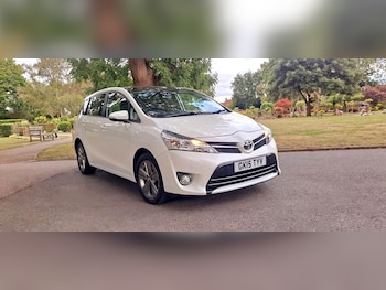 2015 (15) - 1.6 D-4D Trend 5dr - £35 Road Tax - 1 Lady Owner