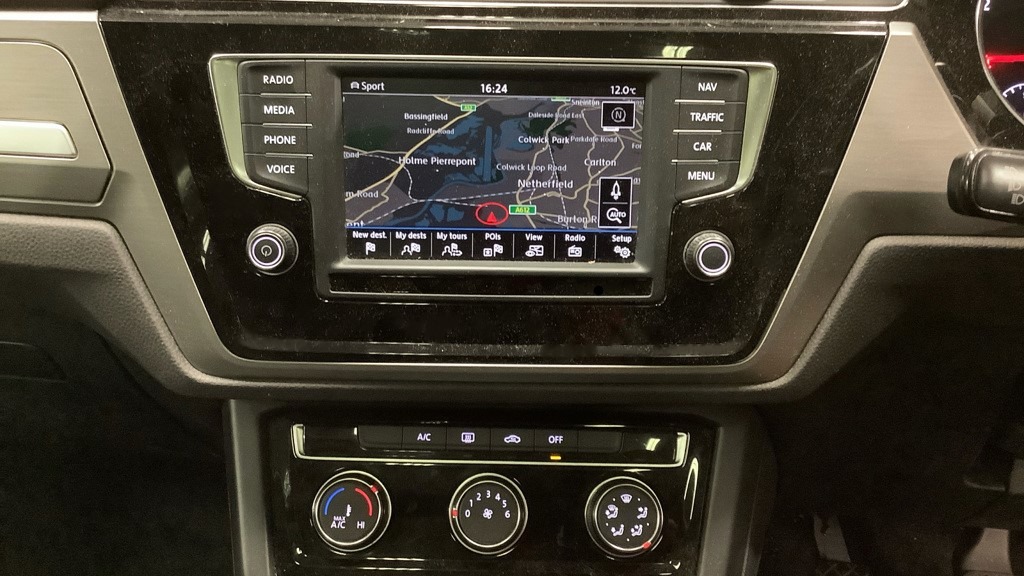 Used Volkswagen Touran 2016 for sale - 76664664: Photo 9