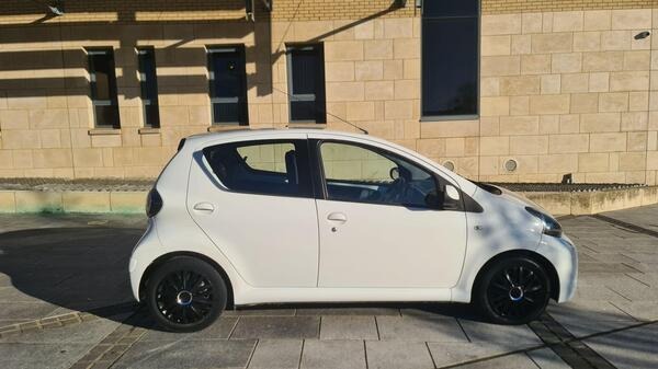 Used Toyota AYGO 2013 for sale - 76757382: Photo 41