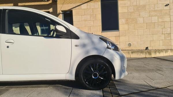 Used Toyota AYGO 2013 for sale - 76757382: Photo 9