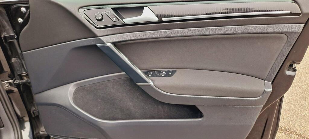 Used Volkswagen Golf 2016 for sale - 76107072: Photo 27