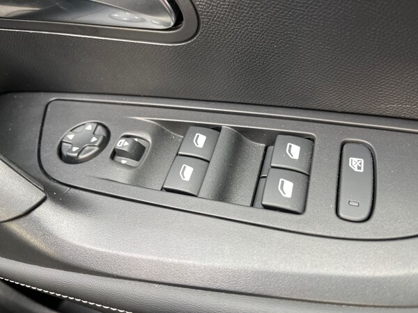 Used Peugeot E-2008 2024 for sale - 73948925: Photo 26