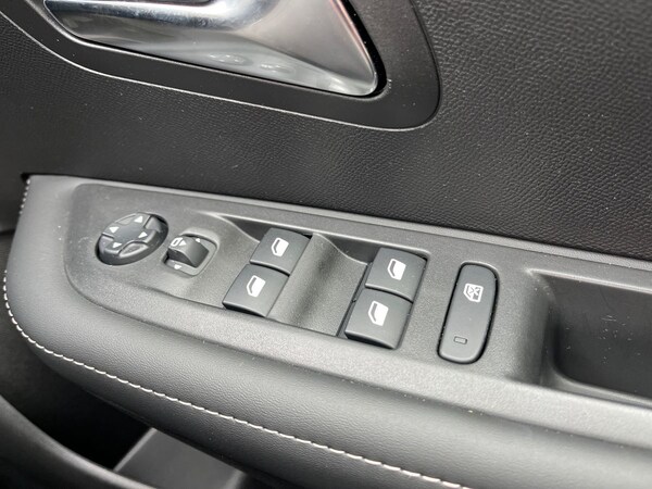 Used Peugeot 208 2023 for sale - 73948861: Photo 24