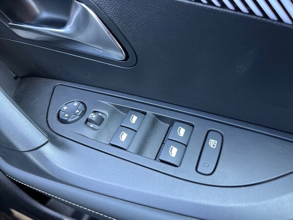 Used Peugeot E-2008 2024 for sale - 73948812: Photo 21