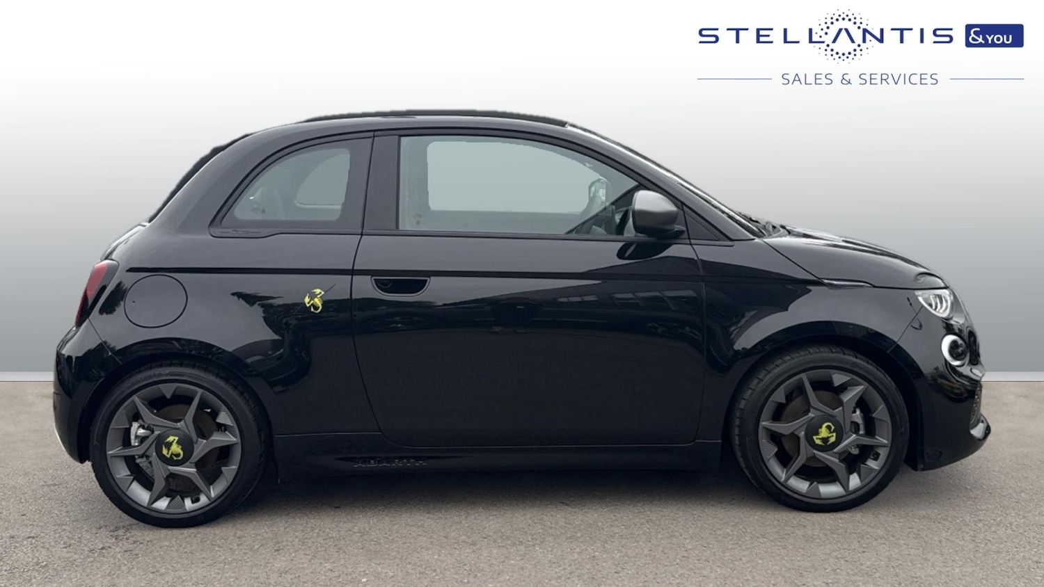 Used Abarth 500C 2025 for sale - 76787598: Photo 2