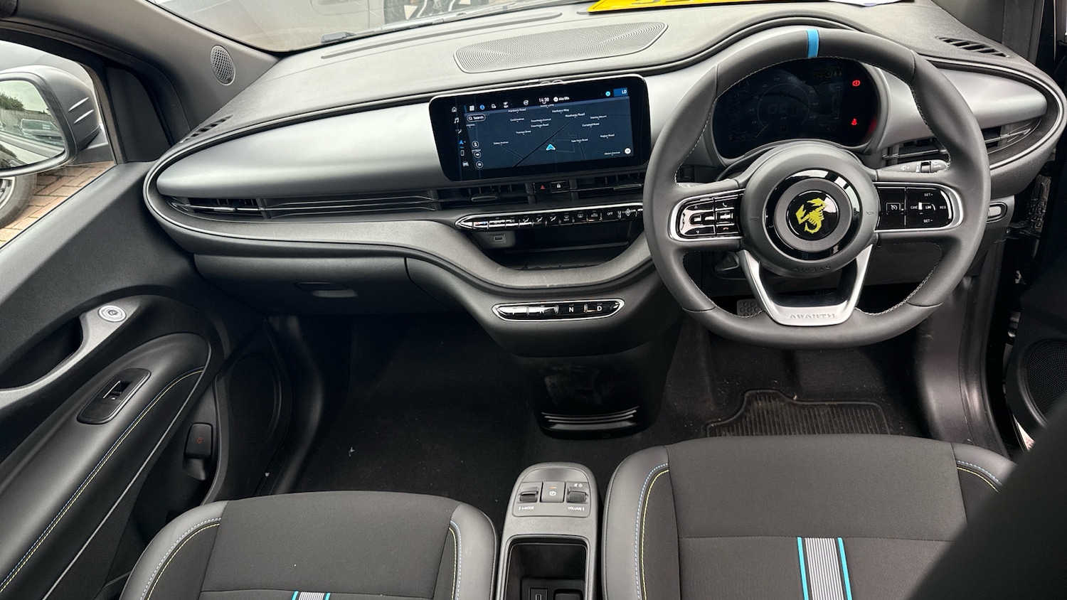 Used Abarth 500C 2025 for sale - 76787598: Photo 4