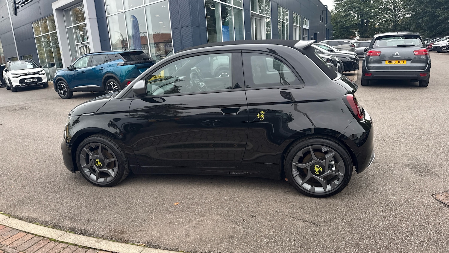 Used Abarth 500C 2025 for sale - 76787598: Photo 6