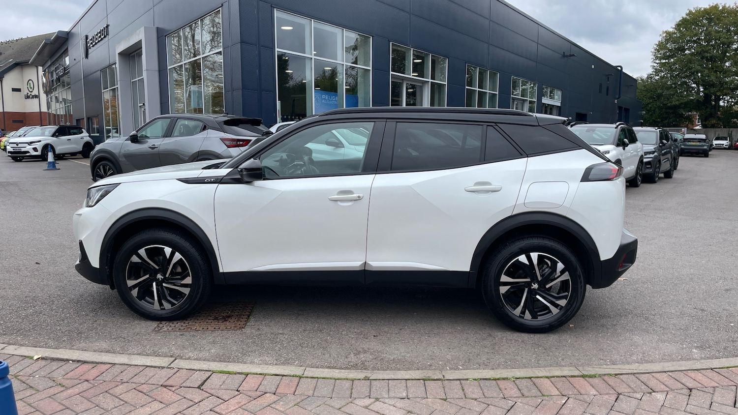Used Peugeot 2008 2023 for sale - 76285198: Photo 6