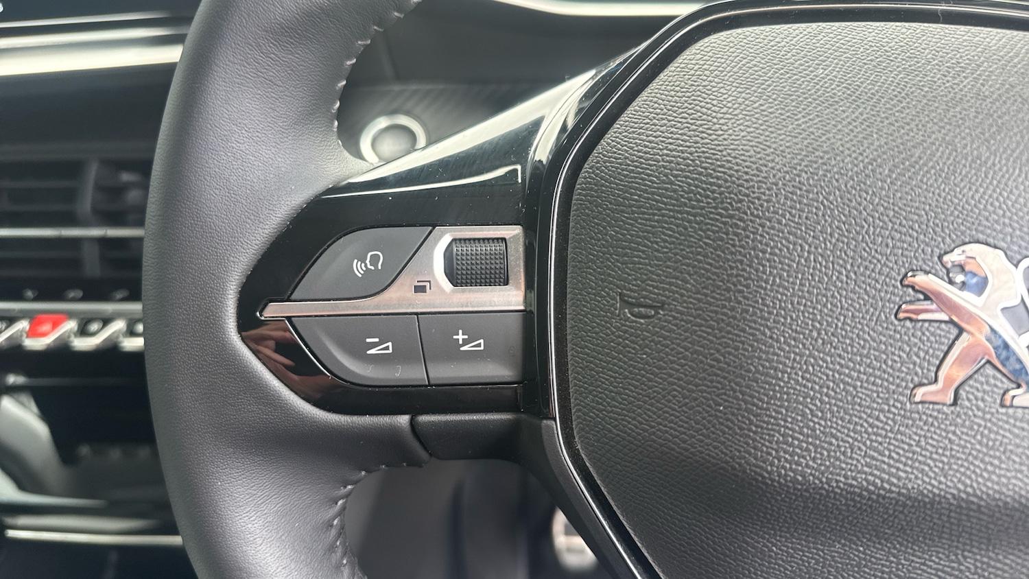 Used Peugeot 2008 2022 for sale - 76241050: Photo 23