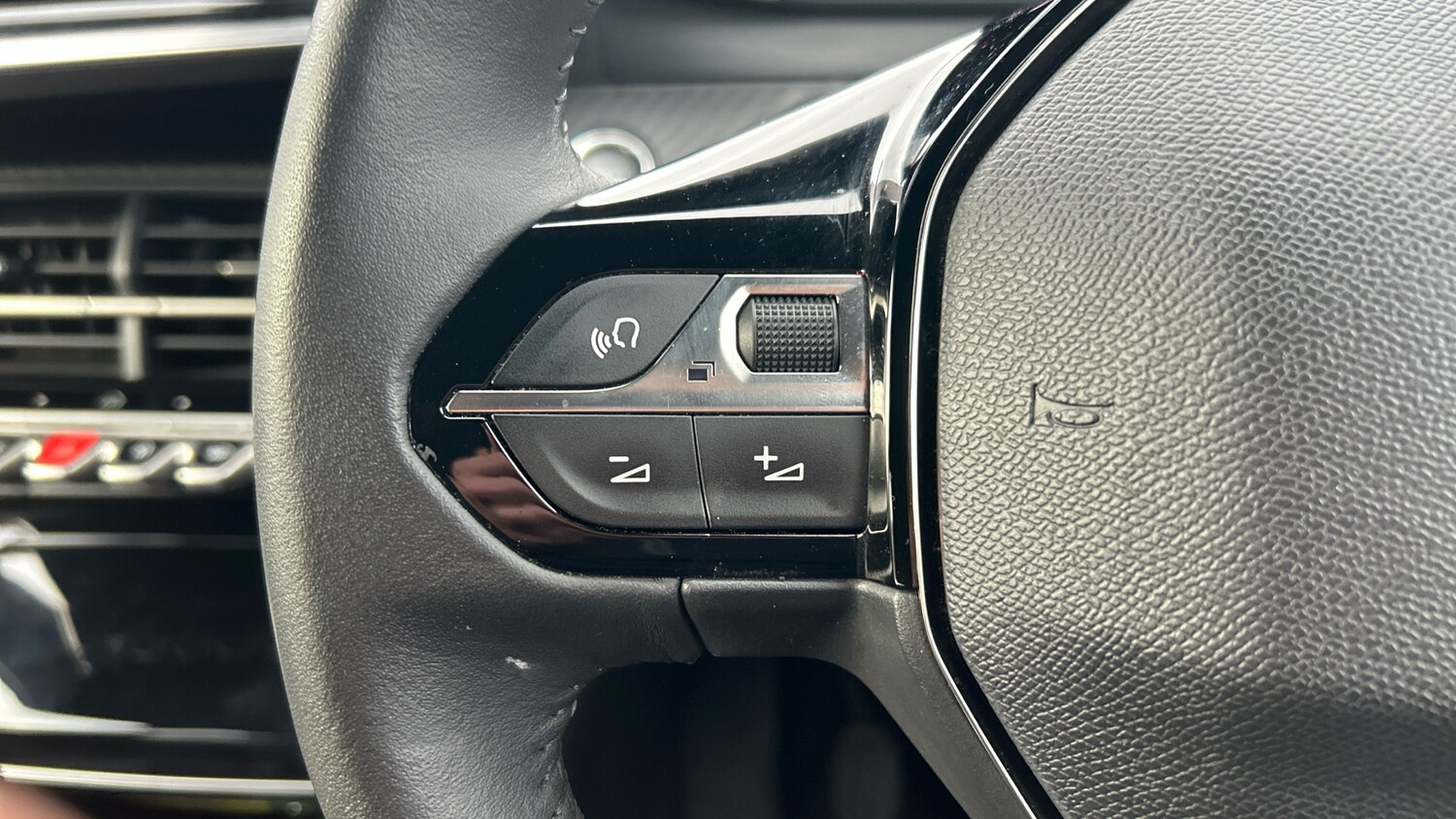 Used Peugeot 2008 2023 for sale - 76043917: Photo 23