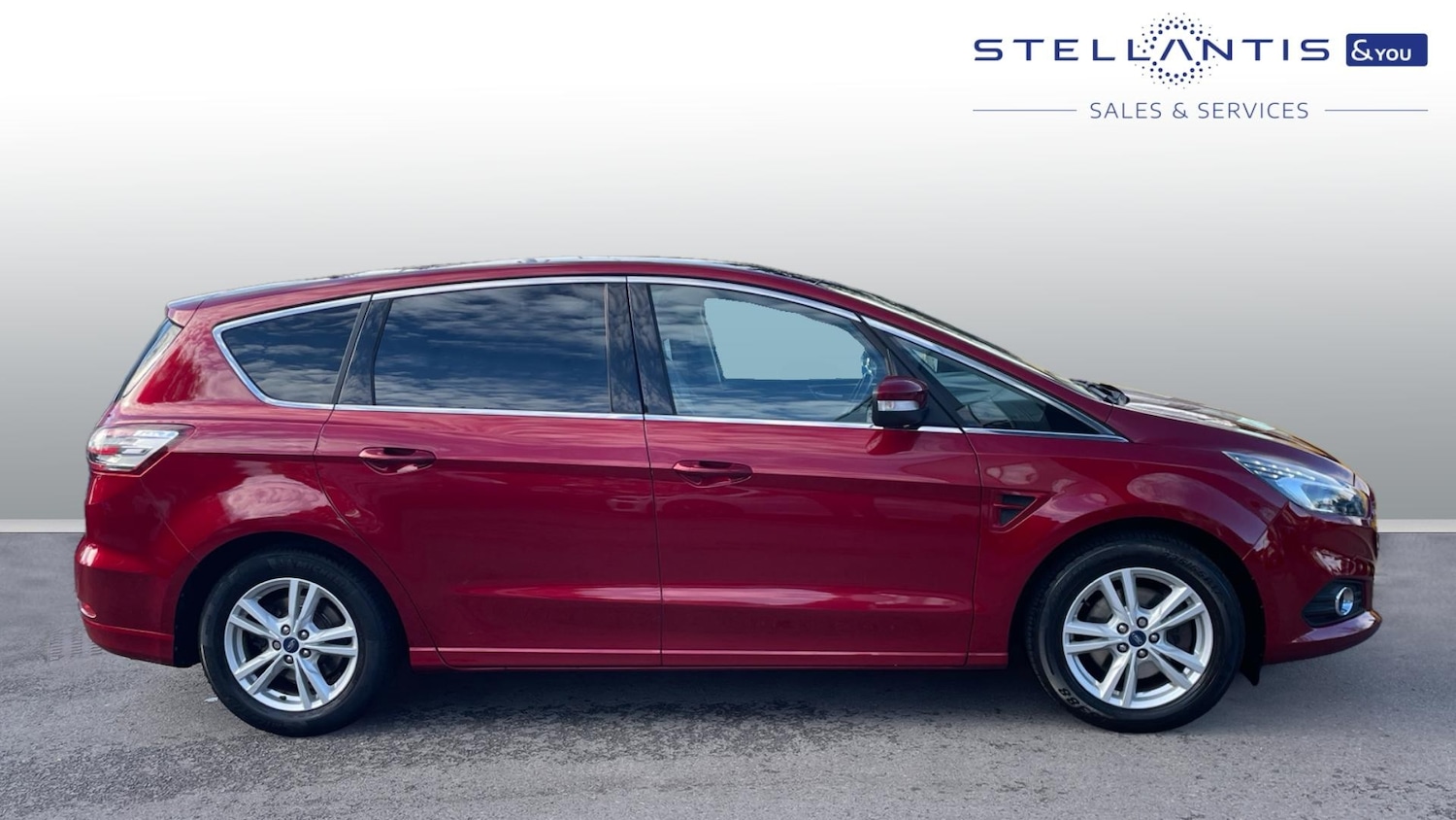 Used Ford S-Max 2016 for sale - 76327641: Photo 2