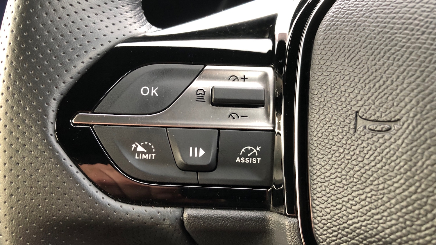 Used Peugeot 408 2024 for sale - 76586404: Photo 24