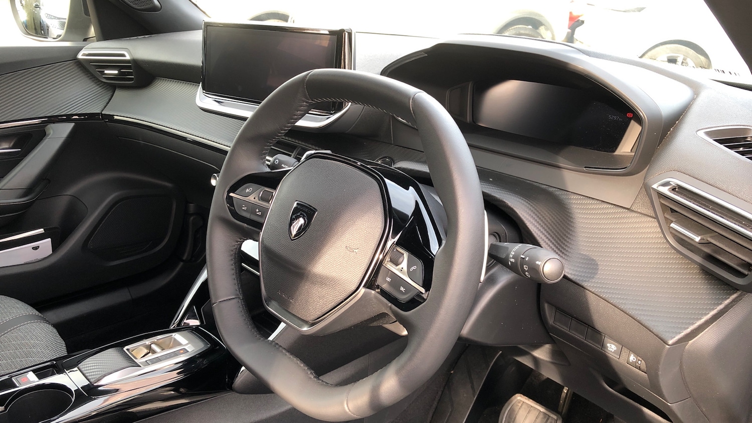 Used Peugeot 2008 2025 for sale - 77575757: Photo 11