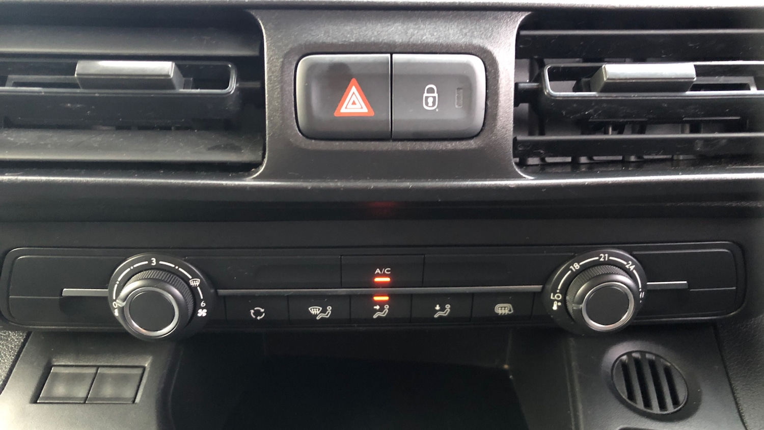 Used Peugeot Partner 2023 for sale - 76716065: Photo 21