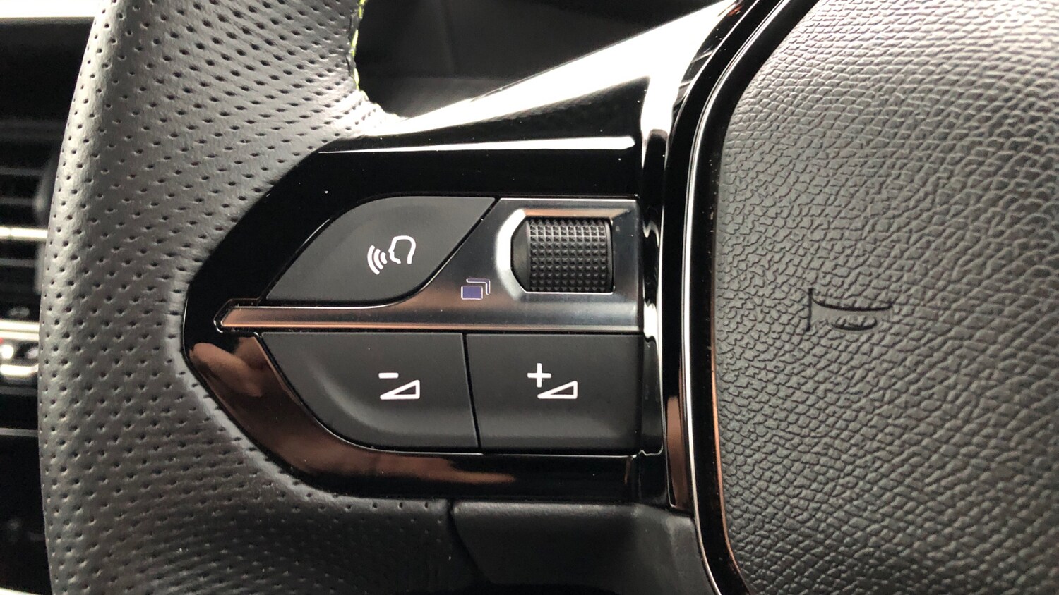 Used Peugeot 2008 2023 for sale - 76850905: Photo 24