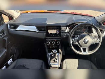 Used Renault Captur 2022 for sale - 75372624: Photo