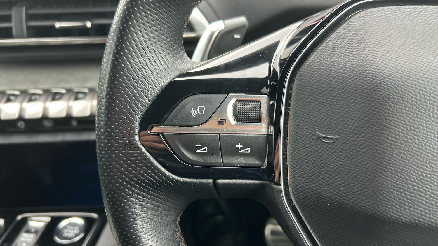 Used Peugeot 3008 2023 for sale - 76359101: Photo 23