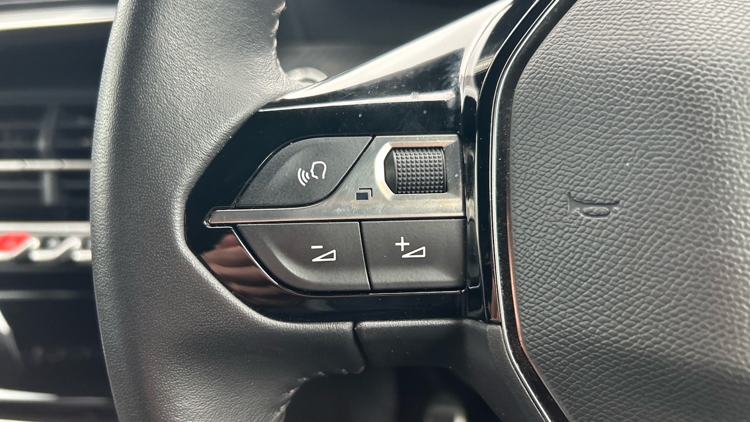 Used Peugeot 2008 2023 for sale - 76139382: Photo 23