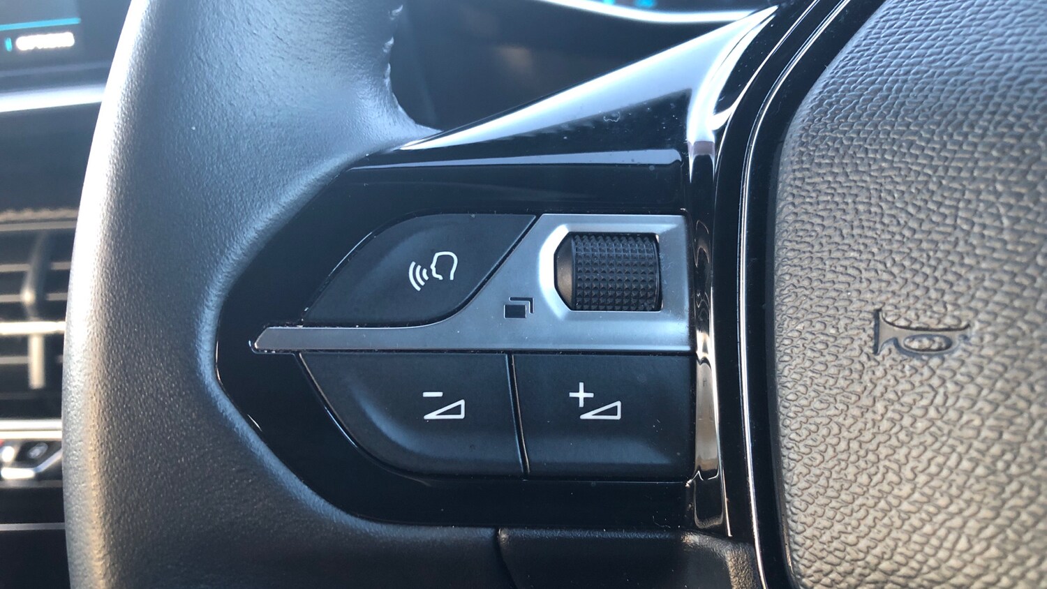 Used Peugeot 208 2022 for sale - 76887931: Photo 23