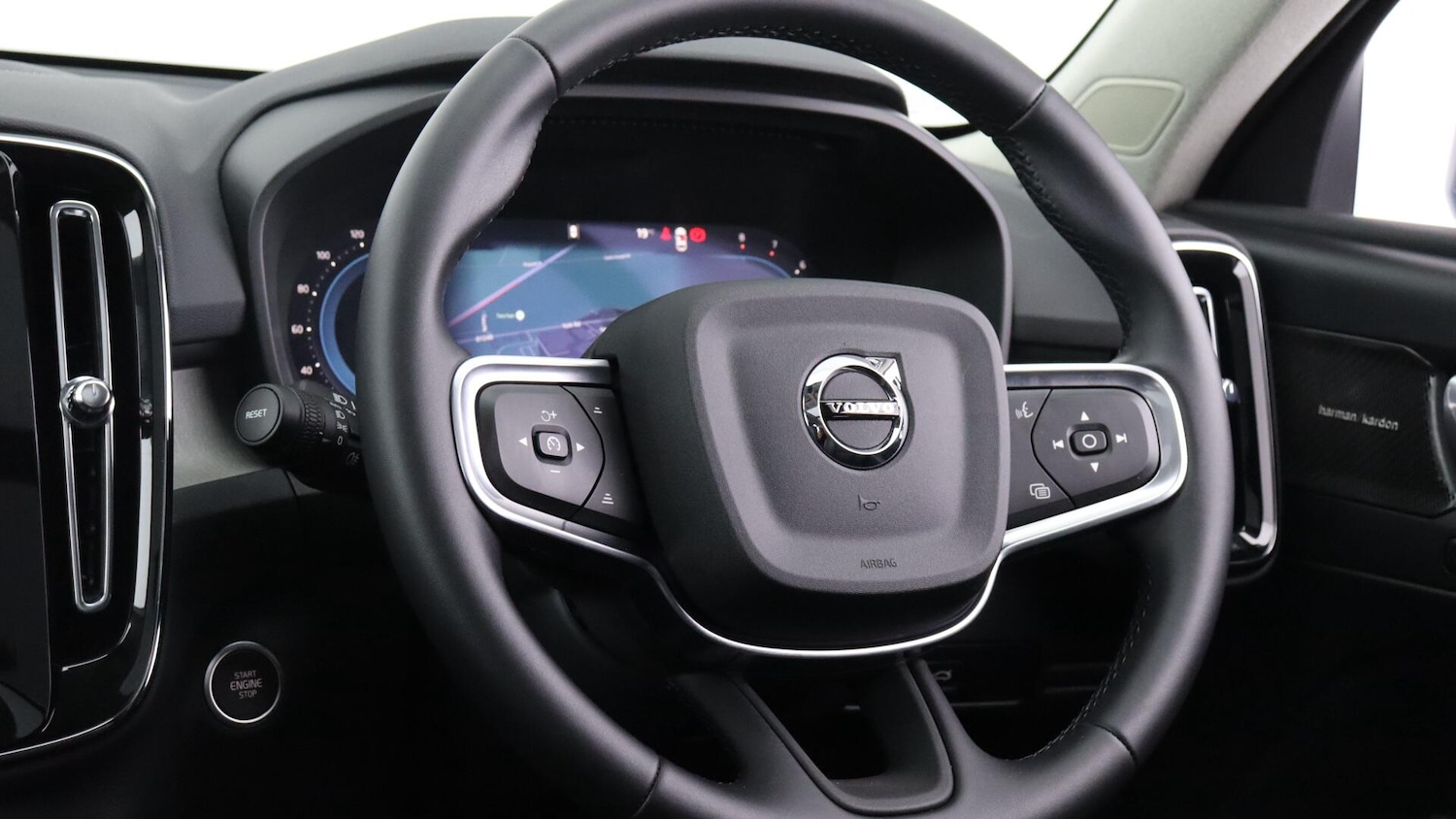 Used Volvo XC40 2025 for sale - 76026551: Photo 10