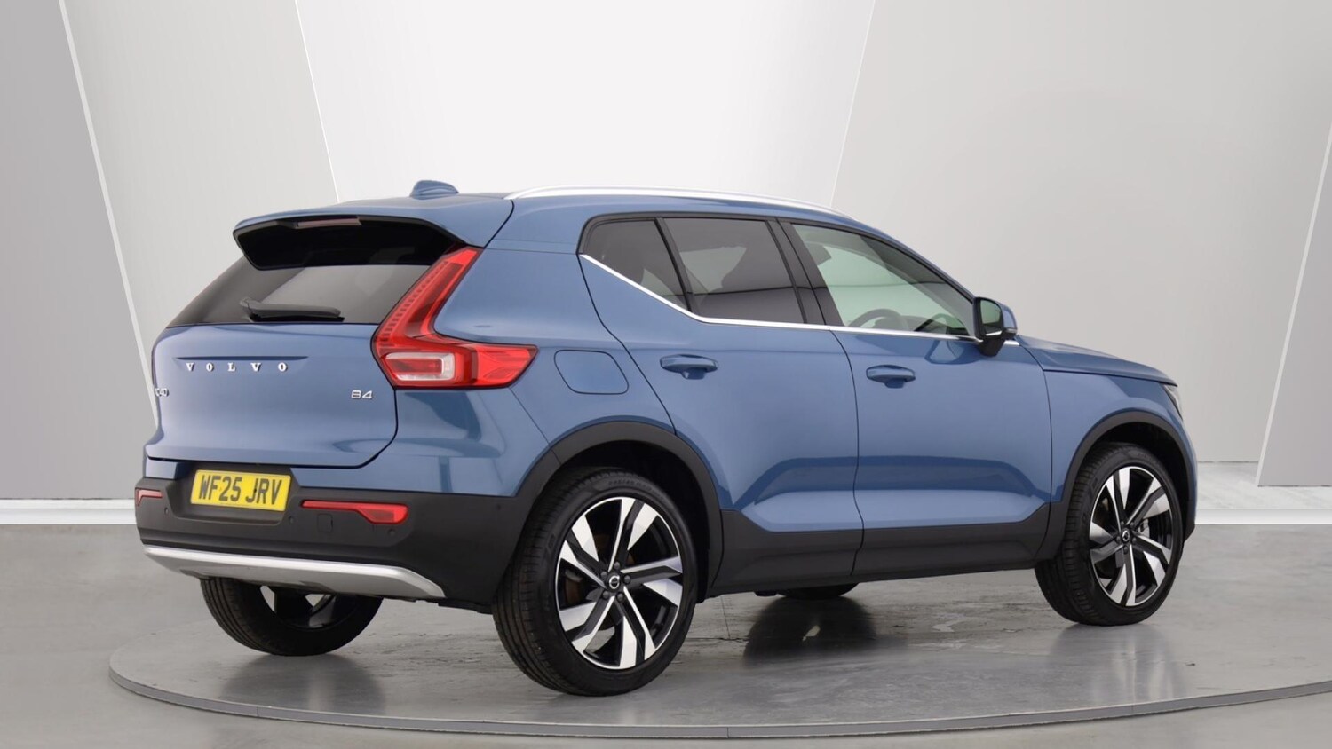 Used Volvo XC40 2025 for sale - 76026551: Photo 2