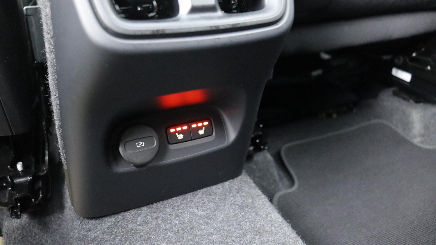 Used Volvo XC40 2025 for sale - 76026551: Photo 40