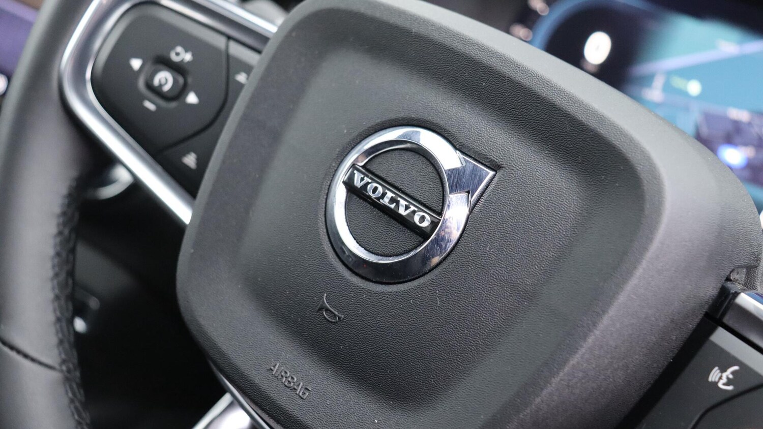 Used Volvo XC40 2025 for sale - 76026551: Photo 44